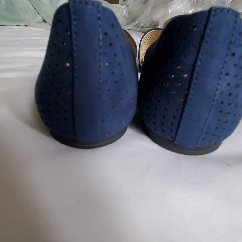 Shoes - Picture 5 of 7